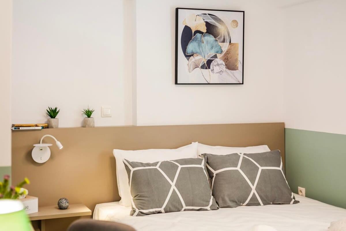 Kalamata Lime Studio - Cozy Gem With Private Parking ภายนอก รูปภาพ